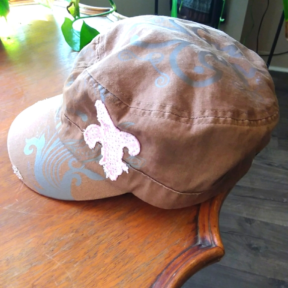 DP baseball cap for ladies. - Picture 3 of 4